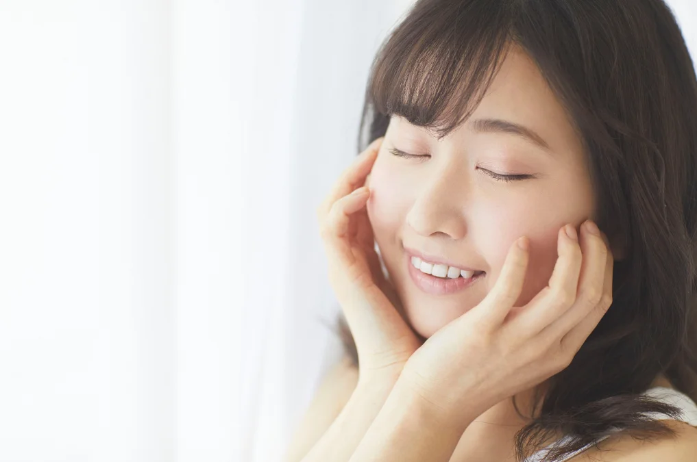 目元から、表情、肌の悩みまで。眼科専門医と形成外科専門医によるエイジングケアを。